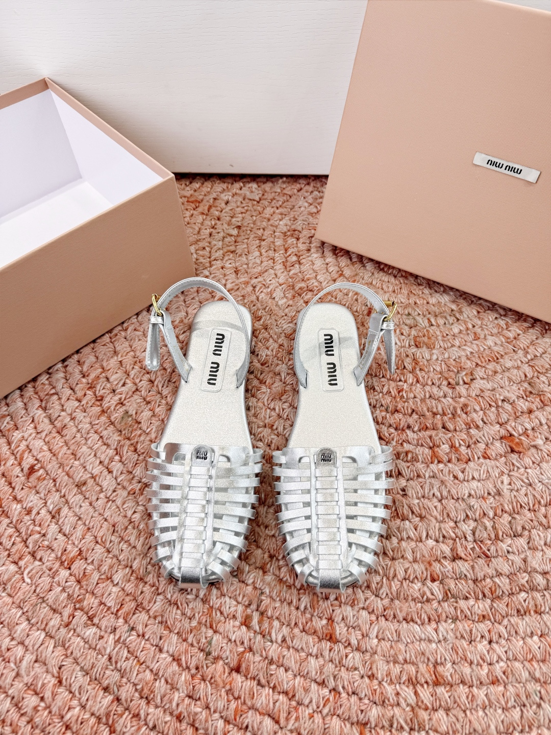 🌾G027代购级独家上新Miu Miu2026牛皮半拖Zp开发 手工羊皮编织麻花菱格平底拖鞋秒杀市面版本