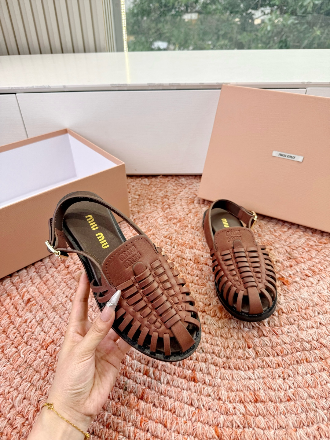 🌾G027代购级独家上新Miu Miu2026牛皮半拖Zp开发 手工羊皮编织麻花菱格平底拖鞋秒杀市面版本
