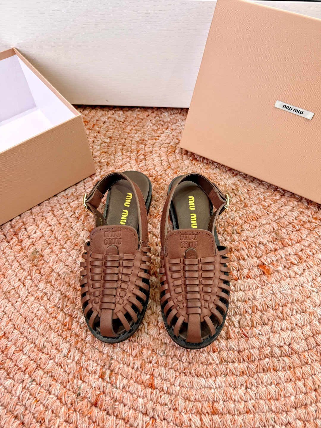 🌾G027代购级独家上新Miu Miu2026牛皮半拖Zp开发 手工羊皮编织麻花菱格平底拖鞋秒杀市面版本