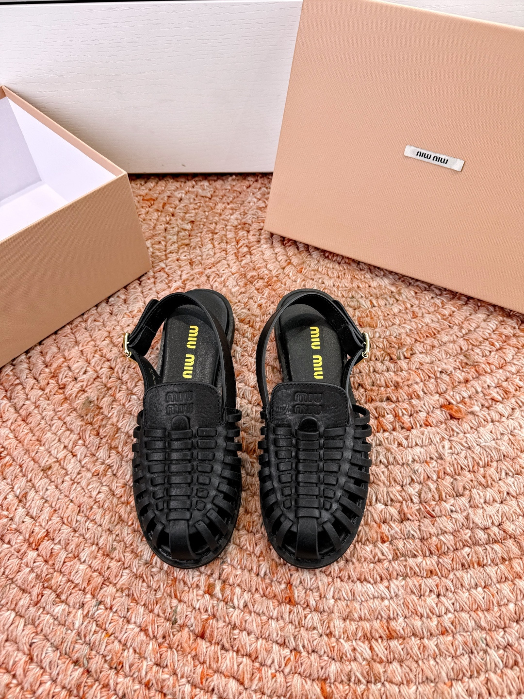 🌾G027代购级独家上新Miu Miu2026牛皮半拖Zp开发 手工羊皮编织麻花菱格平底拖鞋秒杀市面版本