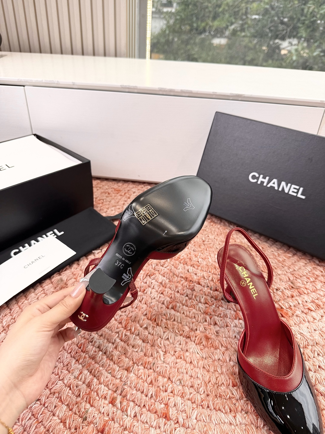 🌾G238😀CHANE*｜小香2026走秀款包头凉鞋凉鞋大方头高跟鞋当巴黎大皇宫的秀场灯光聚焦于足尖这双