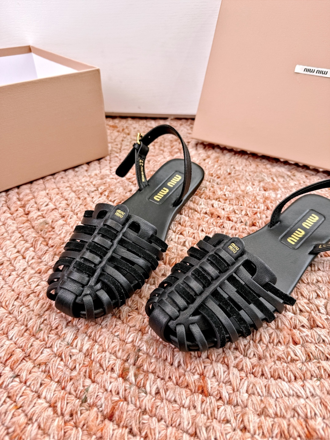 🌾G027代购级独家上新Miu Miu2026牛皮半拖Zp开发 手工羊皮编织麻花菱格平底拖鞋秒杀市面版本