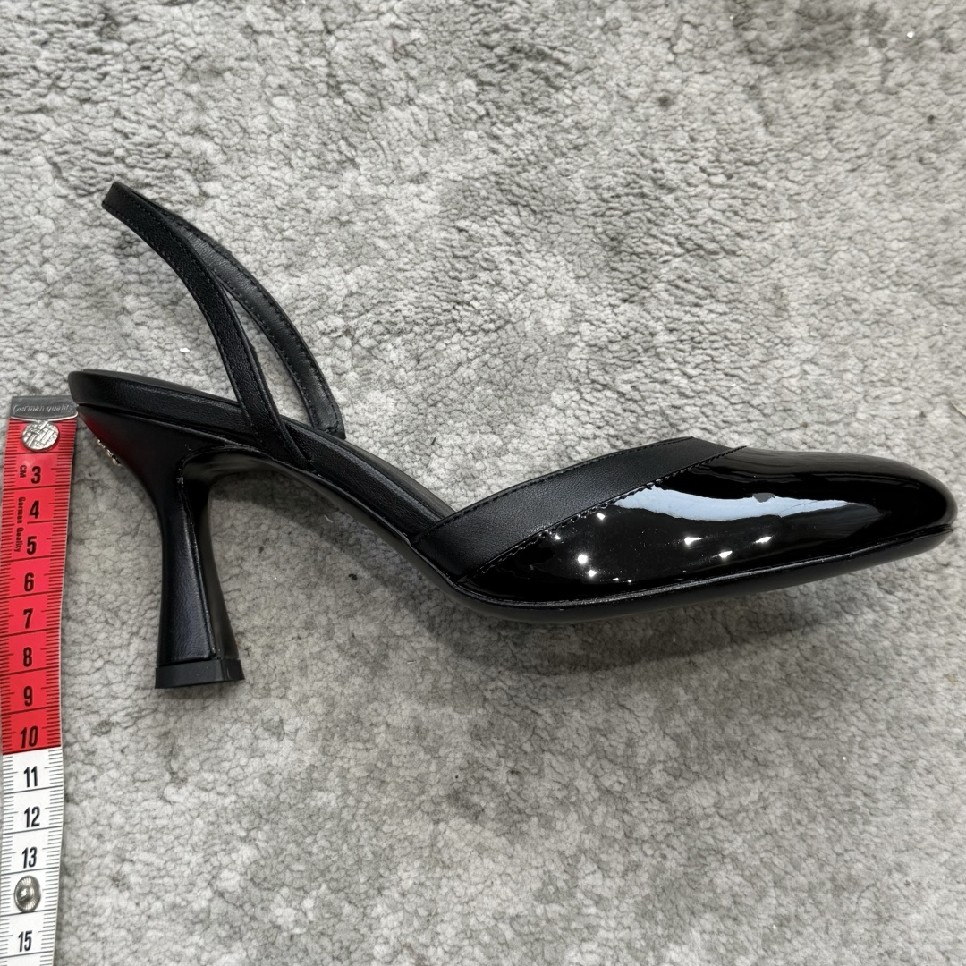 🌾G238😀CHANE*｜小香2026走秀款包头凉鞋凉鞋大方头高跟鞋当巴黎大皇宫的秀场灯光聚焦于足尖这双