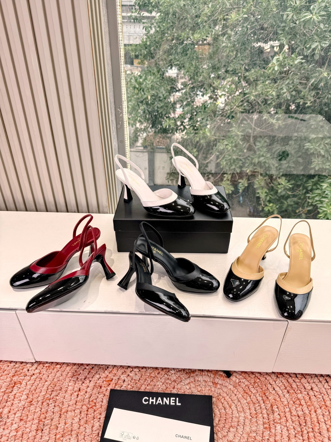 🌾G238😀CHANE*｜小香2026走秀款包头凉鞋凉鞋大方头高跟鞋当巴黎大皇宫的秀场灯光聚焦于足尖这双