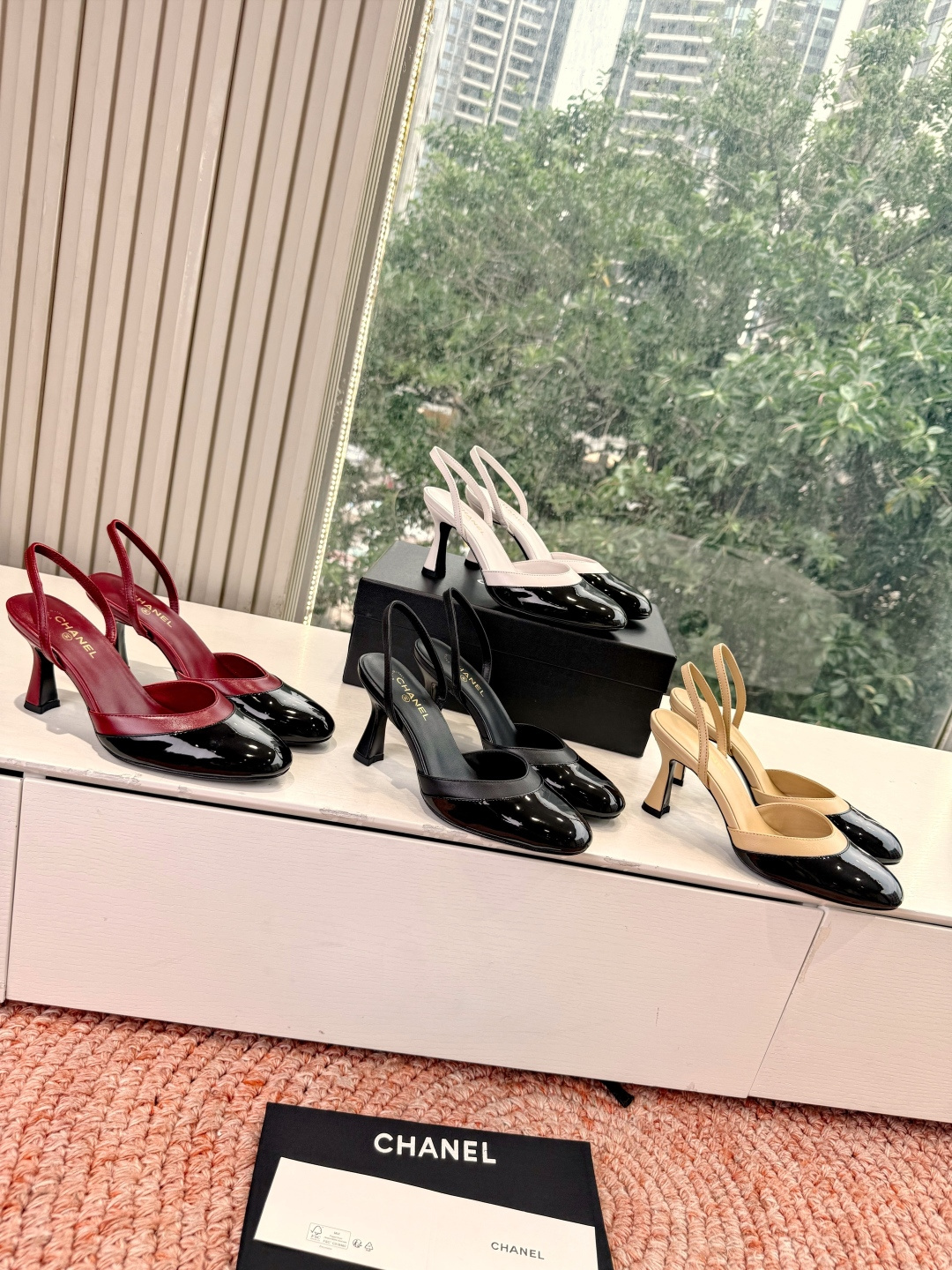 🌾G238😀CHANE*｜小香2026走秀款包头凉鞋凉鞋大方头高跟鞋当巴黎大皇宫的秀场灯光聚焦于足尖这双