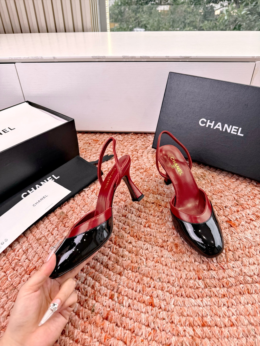 🌾G238😀CHANE*｜小香2026走秀款包头凉鞋凉鞋大方头高跟鞋当巴黎大皇宫的秀场灯光聚焦于足尖这双