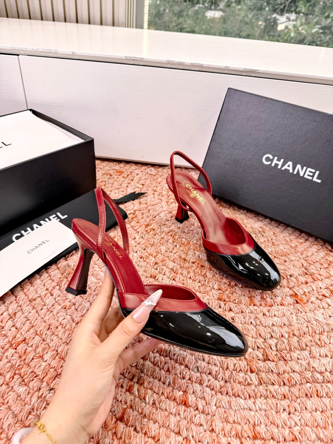 🌾G238😀CHANE*｜小香2026走秀款包头凉鞋凉鞋大方头高跟鞋当巴黎大皇宫的秀场灯光聚焦于足尖这双