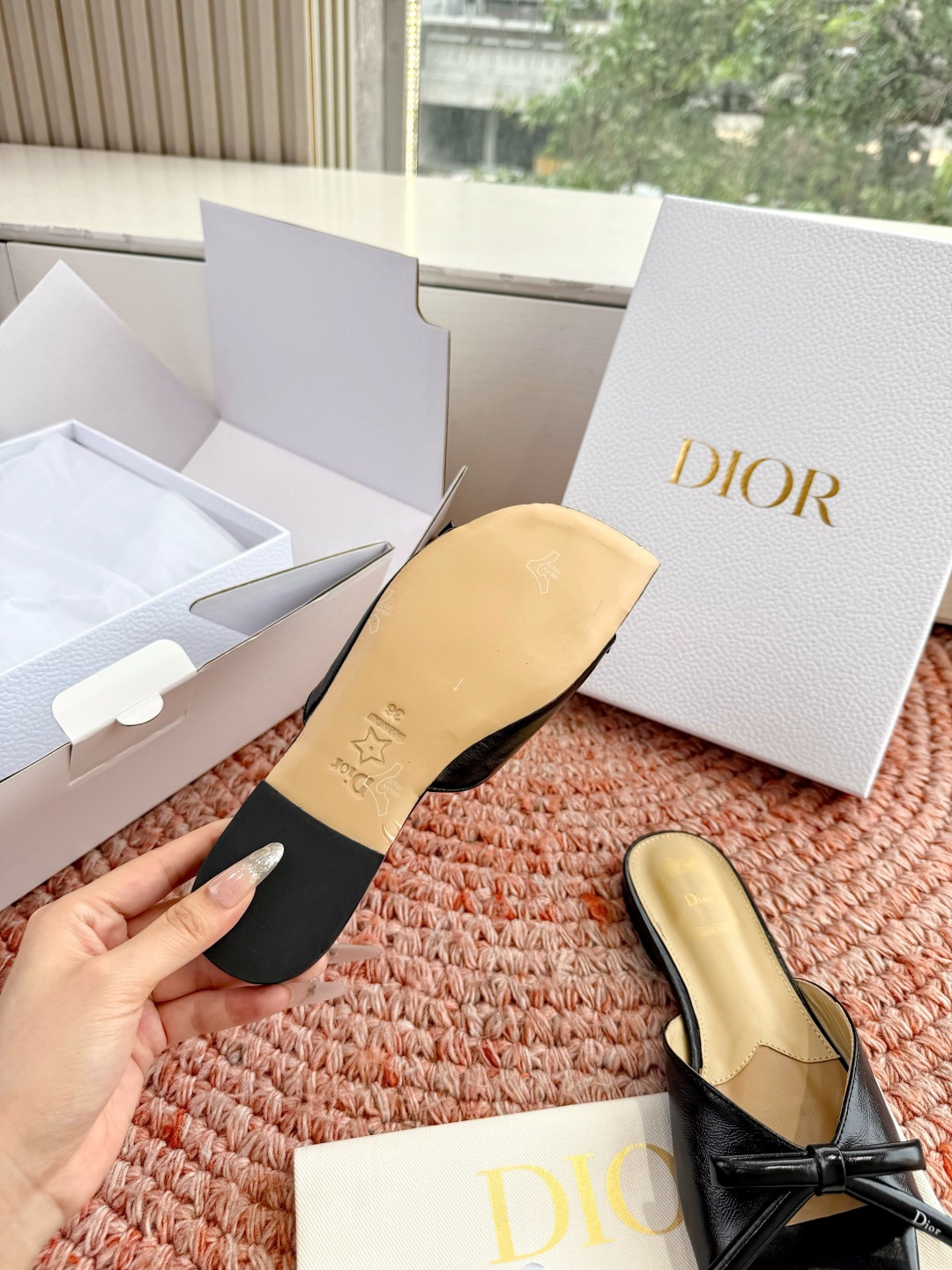 🌾G030顶级品质Dior/迪奥26WF早春新蝴蝶结拖鞋凉鞋标志性金属D字扣缀于鞋头侧畔哑光鎏金质感低调