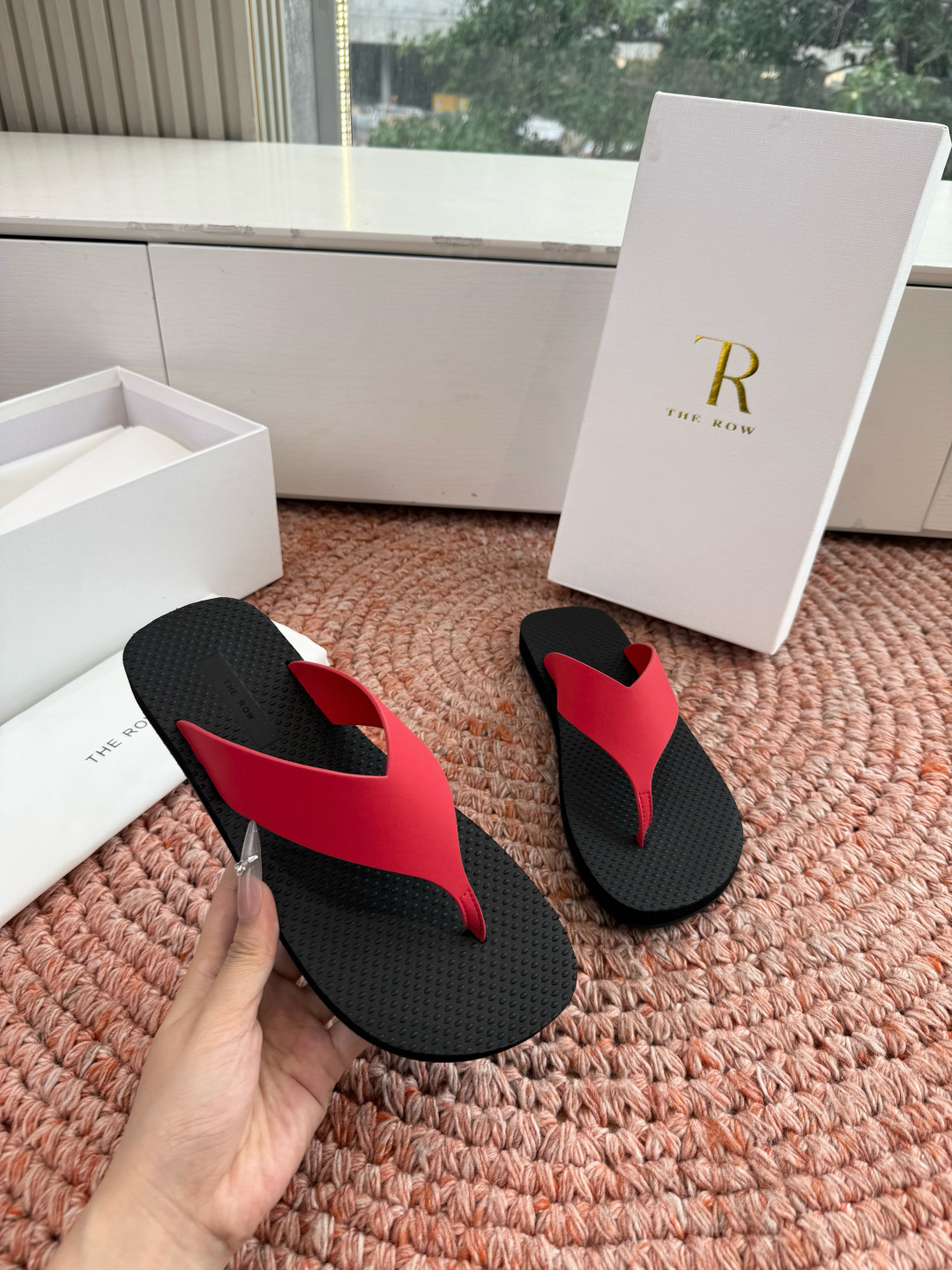 🌾所见即所得G038代购级别the ro*夹脚沙滩拖鞋一定要收了它 有一丢高级又简约的感觉其实除了好看以