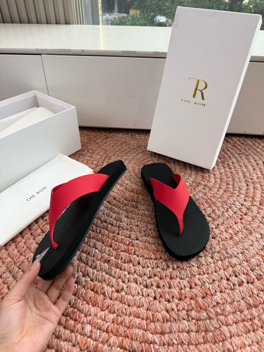 🌾所见即所得G038代购级别the ro*夹脚沙滩拖鞋一定要收了它 有一丢高级又简约的感觉其实除了好看以