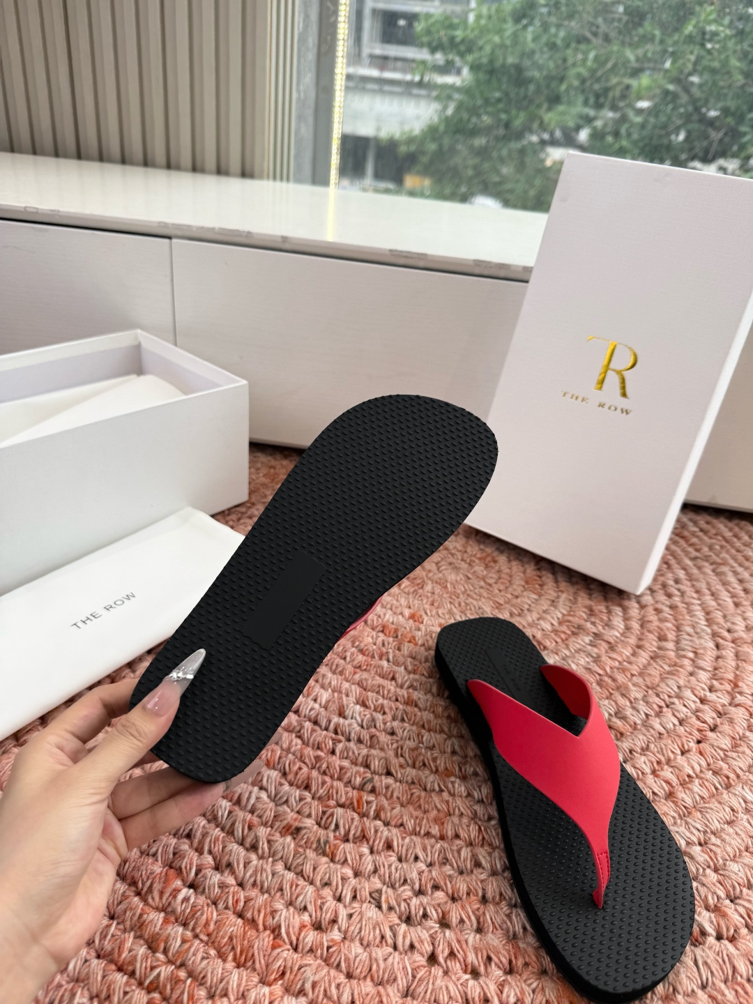 🌾所见即所得G038代购级别the ro*夹脚沙滩拖鞋一定要收了它 有一丢高级又简约的感觉其实除了好看以