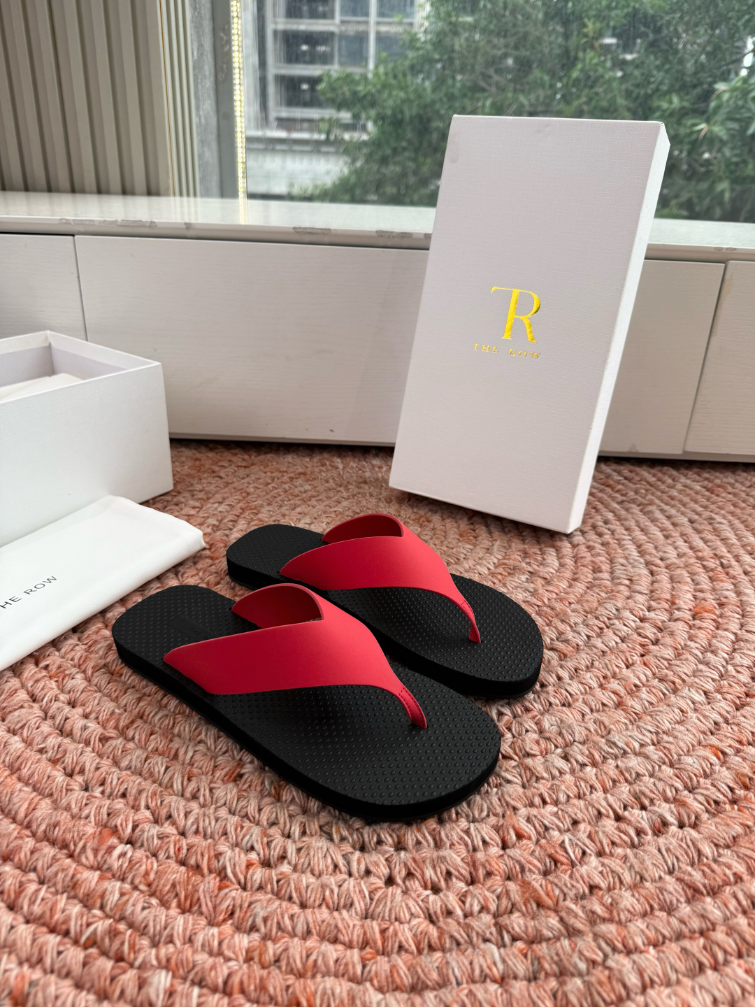 🌾所见即所得G038代购级别the ro*夹脚沙滩拖鞋一定要收了它 有一丢高级又简约的感觉其实除了好看以