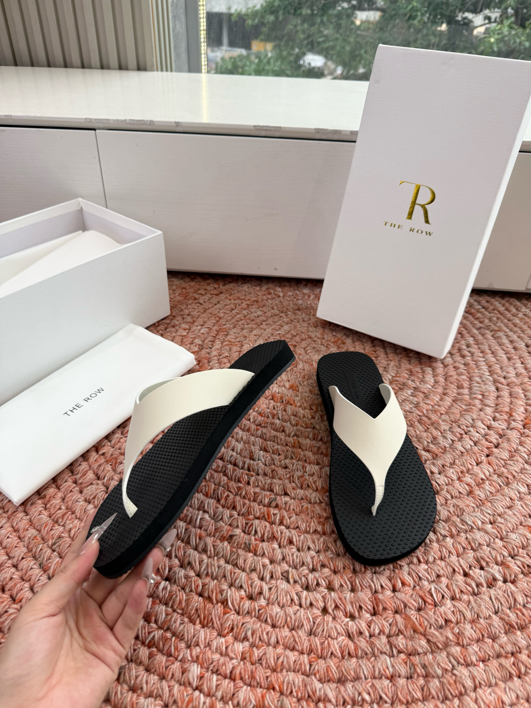 🌾所见即所得G038代购级别the ro*夹脚沙滩拖鞋一定要收了它 有一丢高级又简约的感觉其实除了好看以