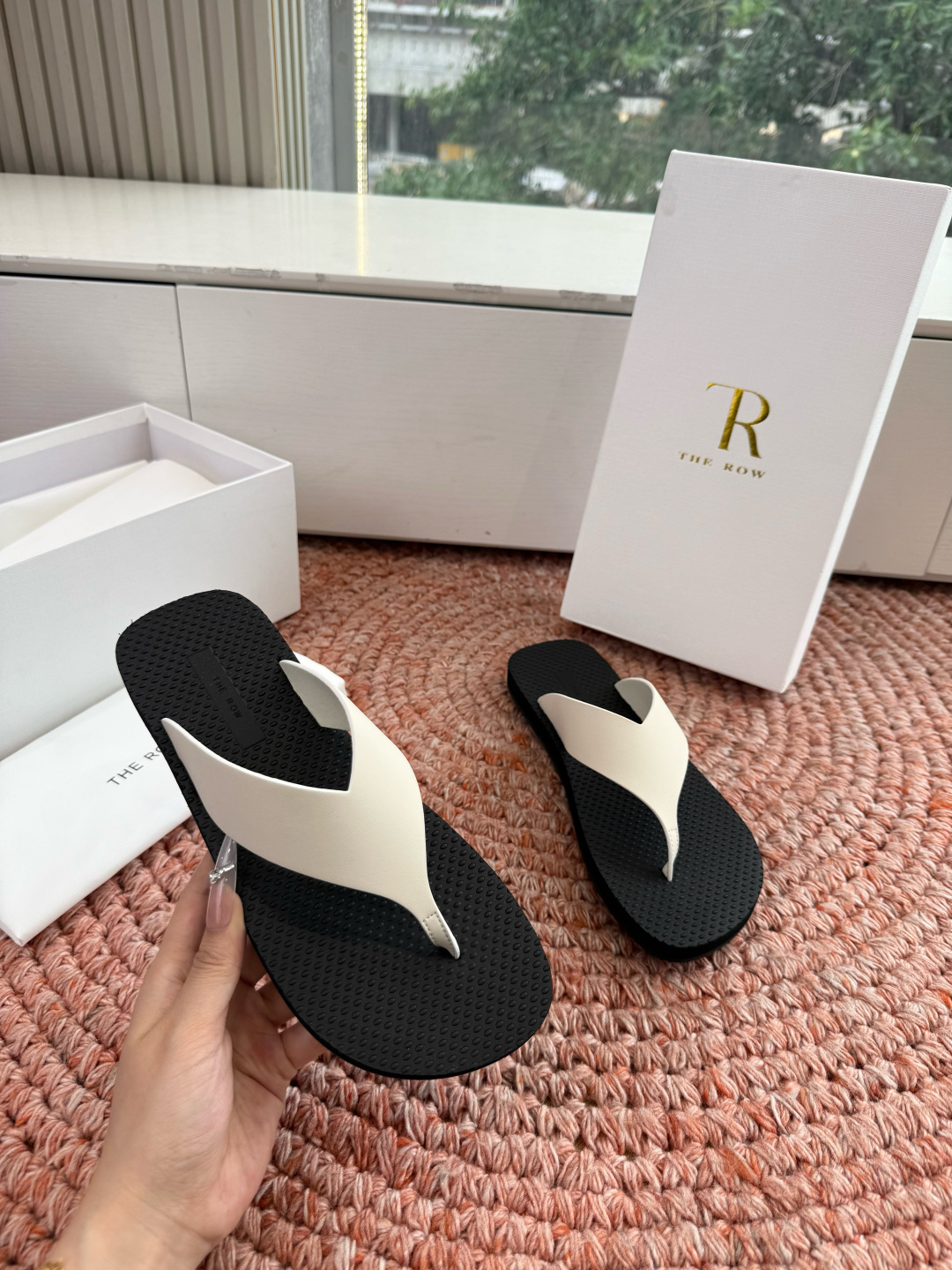 🌾所见即所得G038代购级别the ro*夹脚沙滩拖鞋一定要收了它 有一丢高级又简约的感觉其实除了好看以