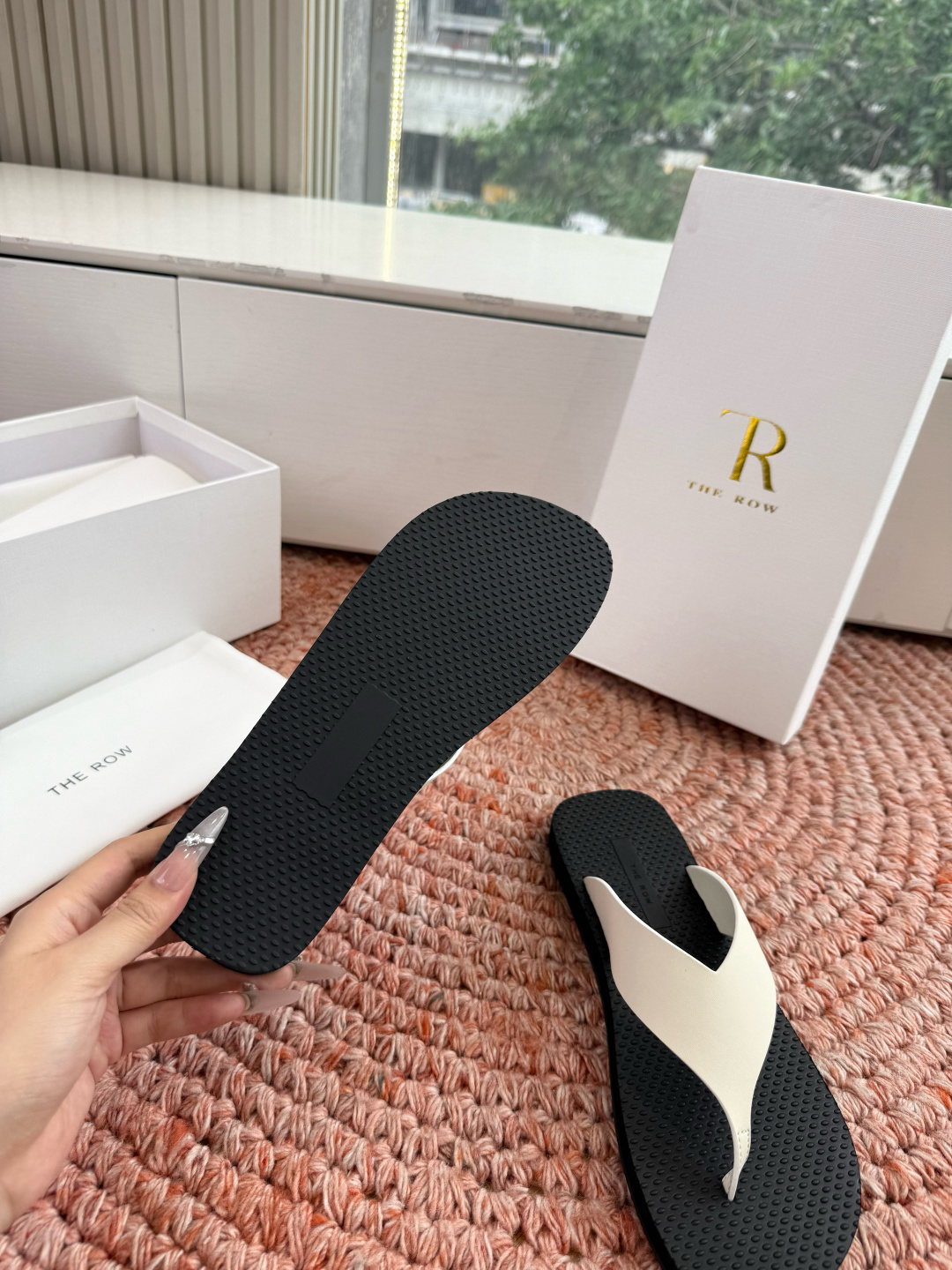 🌾所见即所得G038代购级别the ro*夹脚沙滩拖鞋一定要收了它 有一丢高级又简约的感觉其实除了好看以