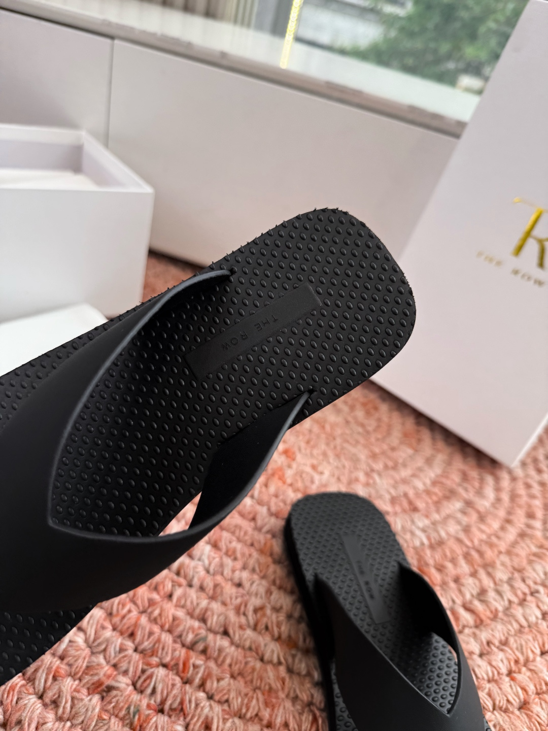 🌾所见即所得G038代购级别the ro*夹脚沙滩拖鞋一定要收了它 有一丢高级又简约的感觉其实除了好看以