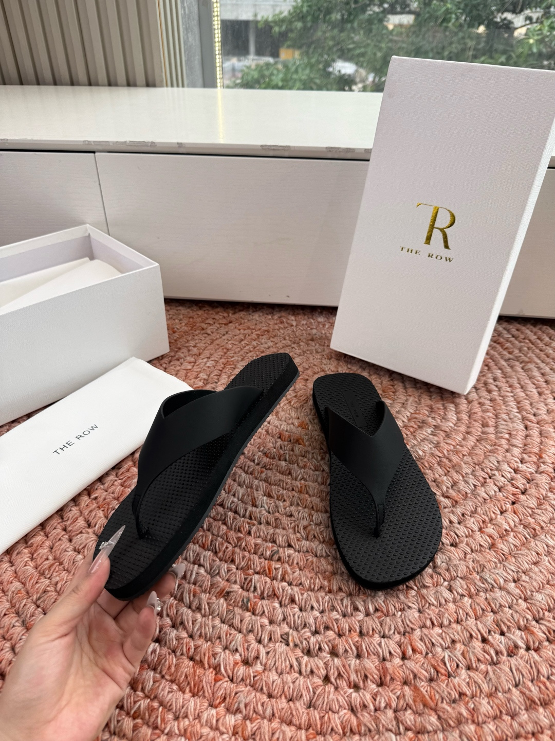 🌾所见即所得G038代购级别the ro*夹脚沙滩拖鞋一定要收了它 有一丢高级又简约的感觉其实除了好看以