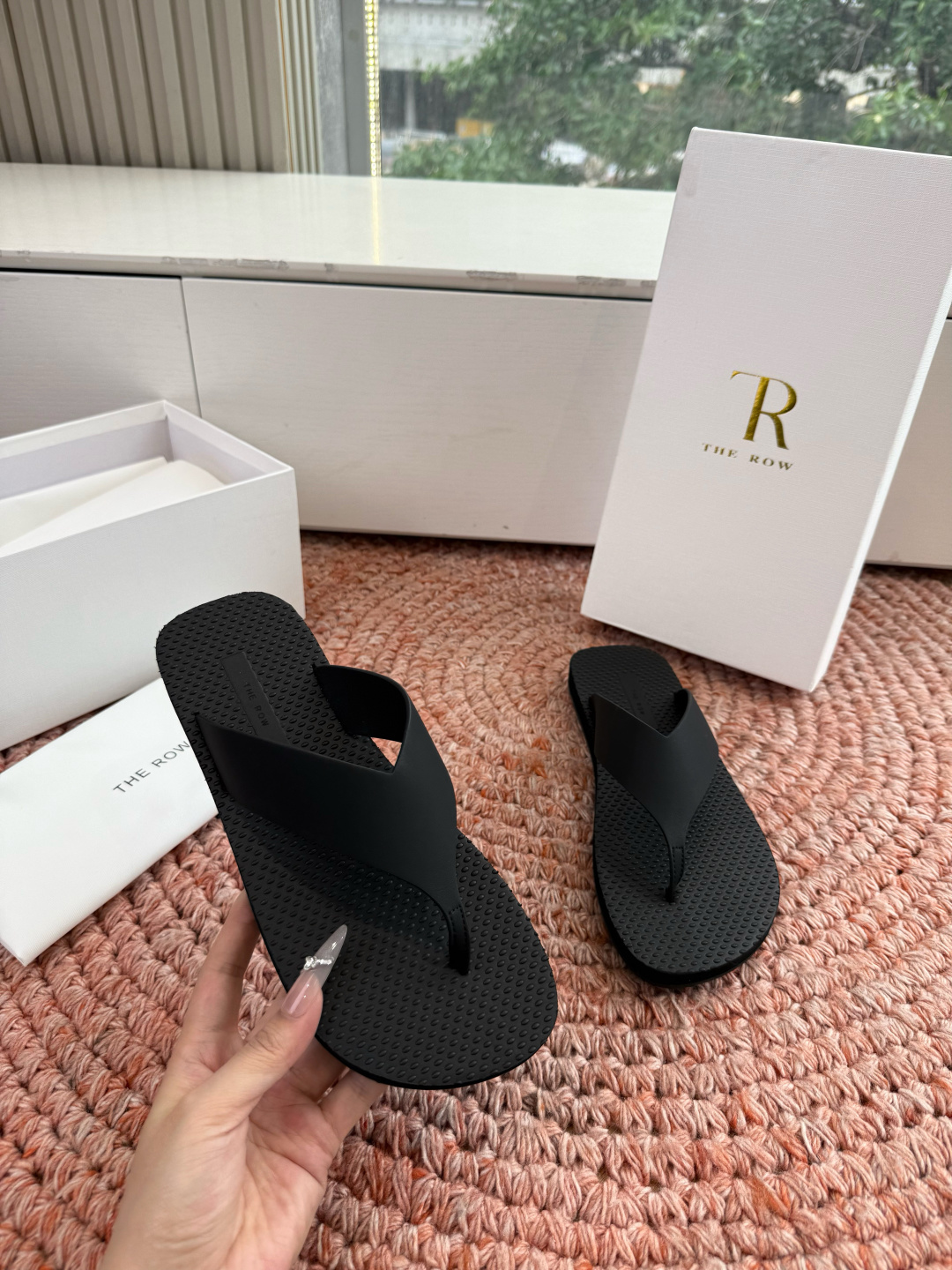 🌾所见即所得G038代购级别the ro*夹脚沙滩拖鞋一定要收了它 有一丢高级又简约的感觉其实除了好看以