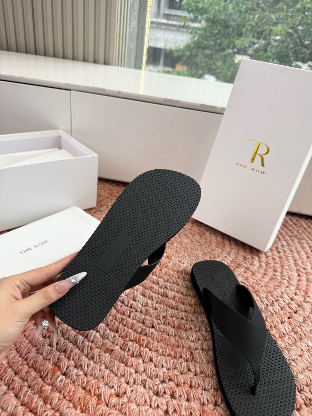 🌾所见即所得G038代购级别the ro*夹脚沙滩拖鞋一定要收了它 有一丢高级又简约的感觉其实除了好看以