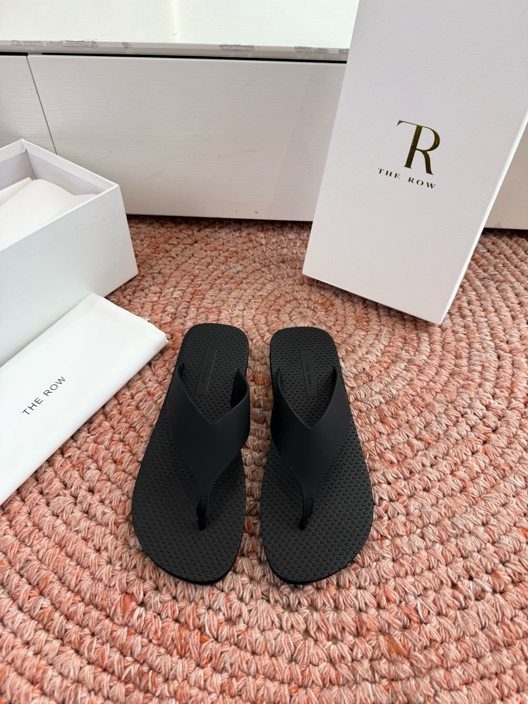 🌾所见即所得G038代购级别the ro*夹脚沙滩拖鞋一定要收了它 有一丢高级又简约的感觉其实除了好看以