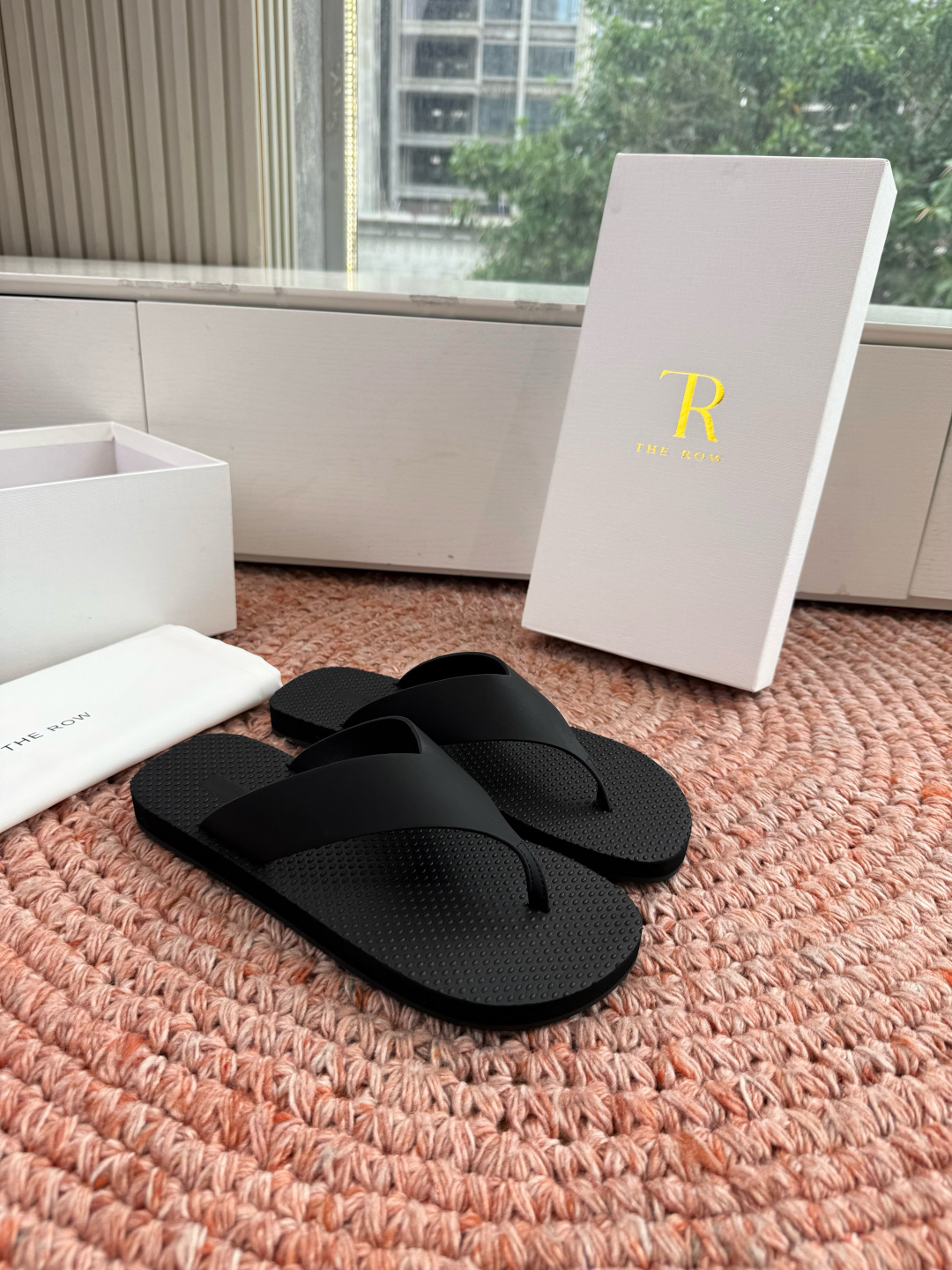 🌾所见即所得G038代购级别the ro*夹脚沙滩拖鞋一定要收了它 有一丢高级又简约的感觉其实除了好看以