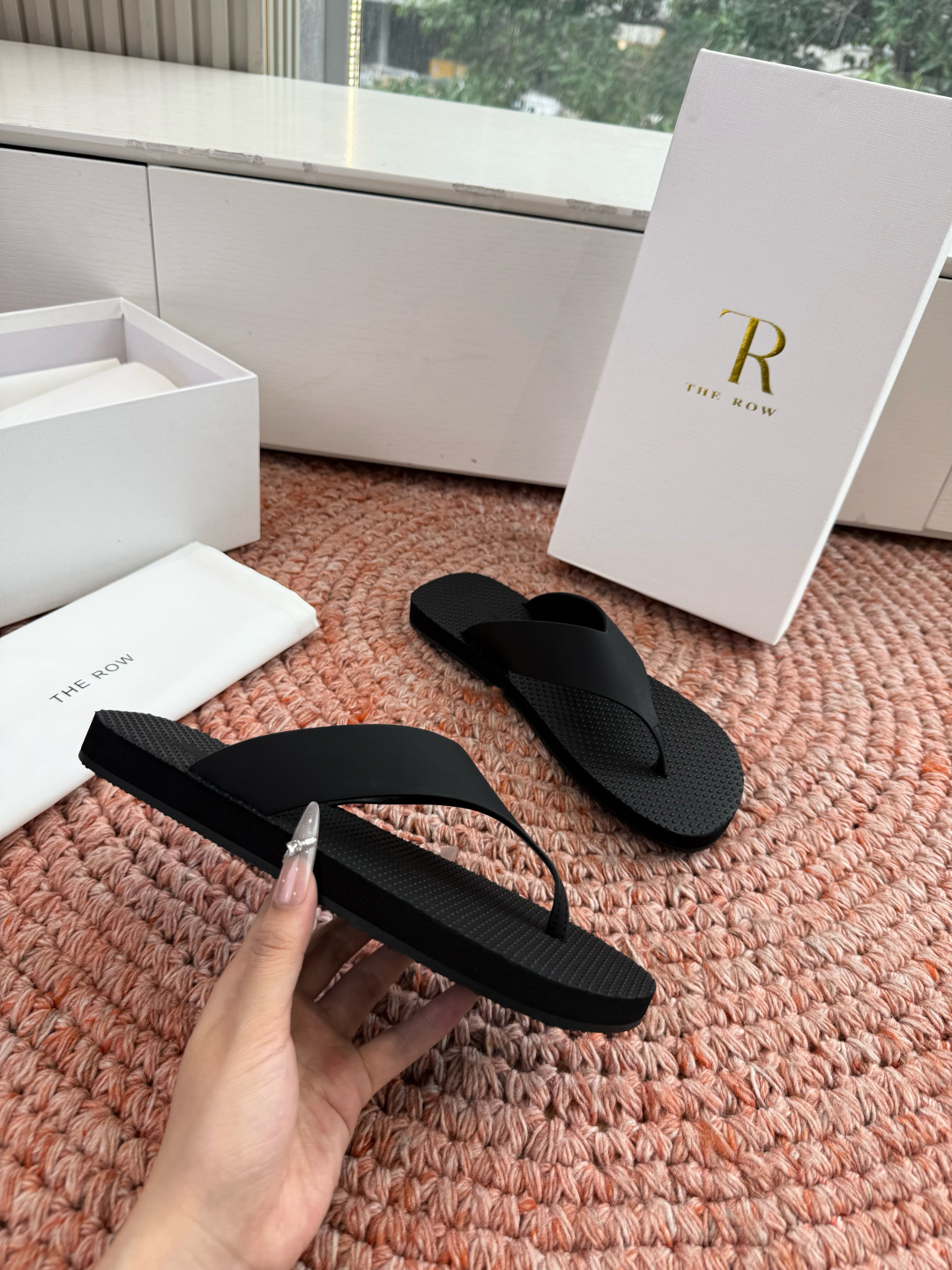 🌾所见即所得G038代购级别the ro*夹脚沙滩拖鞋一定要收了它 有一丢高级又简约的感觉其实除了好看以