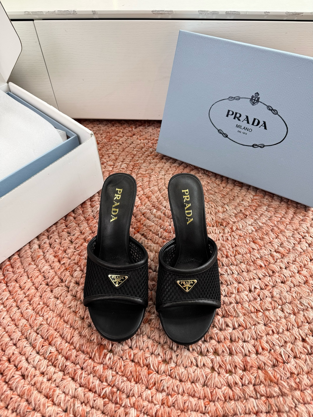 🌾G887prada普拉达2026最新春夏新款凉鞋拖鞋复古时髦鞋面，让整双鞋轻便舒适 鲜艳色彩 满足不同