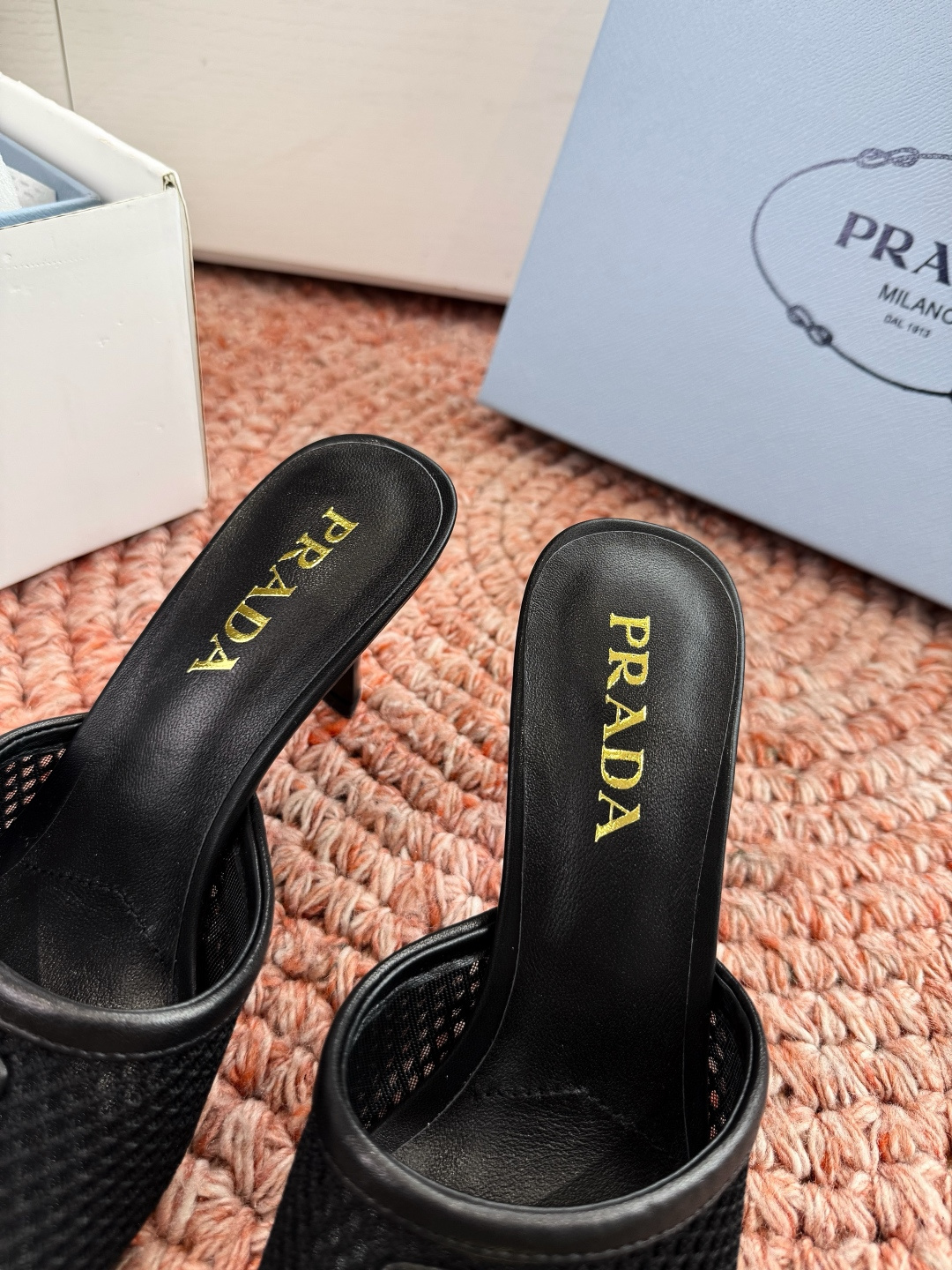 🌾G887prada普拉达2026最新春夏新款凉鞋拖鞋复古时髦鞋面，让整双鞋轻便舒适 鲜艳色彩 满足不同