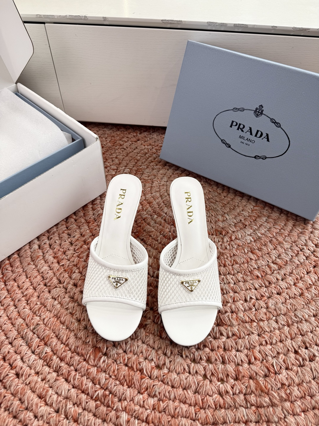 🌾G887prada普拉达2026最新春夏新款凉鞋拖鞋复古时髦鞋面，让整双鞋轻便舒适 鲜艳色彩 满足不同