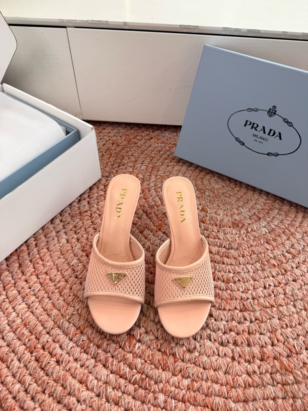 🌾G887prada普拉达2026最新春夏新款凉鞋拖鞋复古时髦鞋面，让整双鞋轻便舒适 鲜艳色彩 满足不同