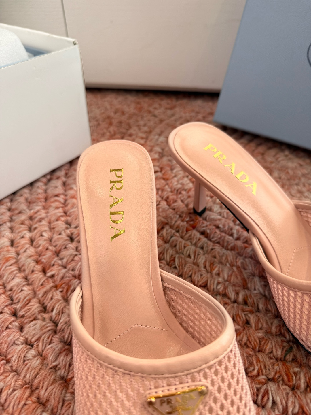 🌾G887prada普拉达2026最新春夏新款凉鞋拖鞋复古时髦鞋面，让整双鞋轻便舒适 鲜艳色彩 满足不同