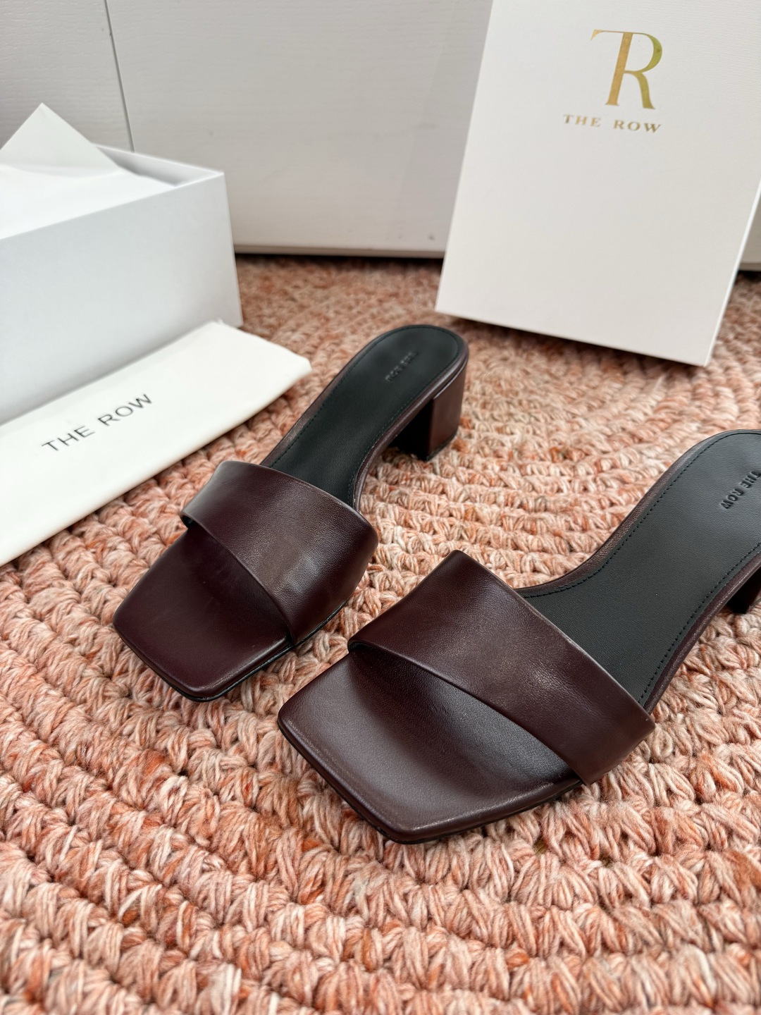 🌾所见即所得G213代购级别the ro*拖鞋凉鞋一定要收了它 有一丢高级又简约的感觉其实除了好看以外它