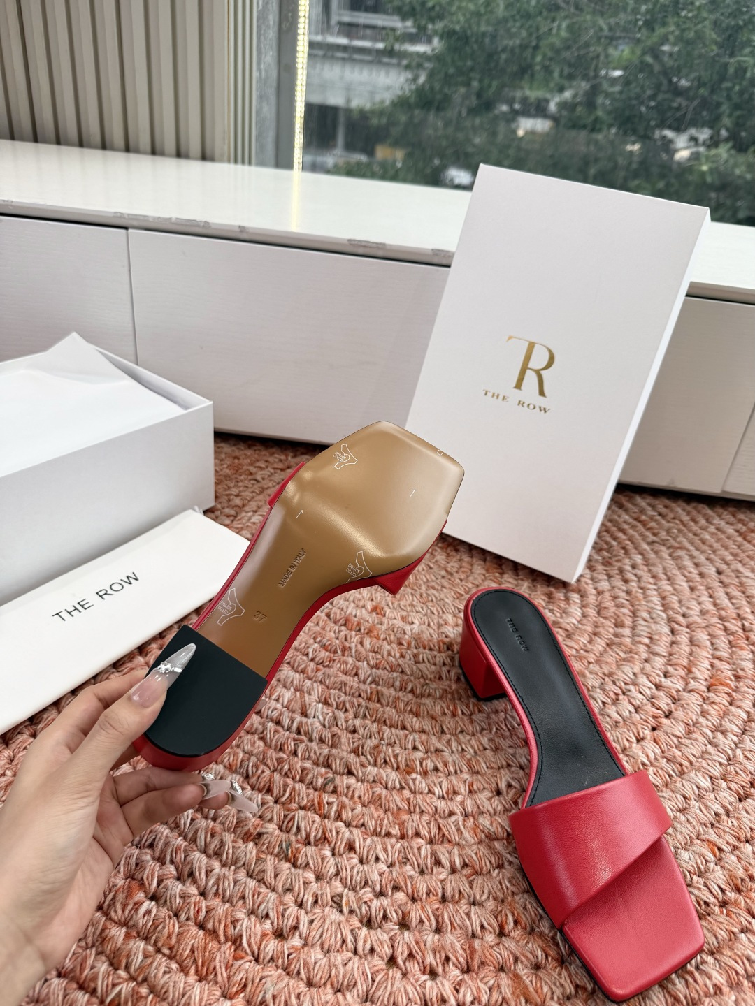 🌾所见即所得G213代购级别the ro*拖鞋凉鞋一定要收了它 有一丢高级又简约的感觉其实除了好看以外它