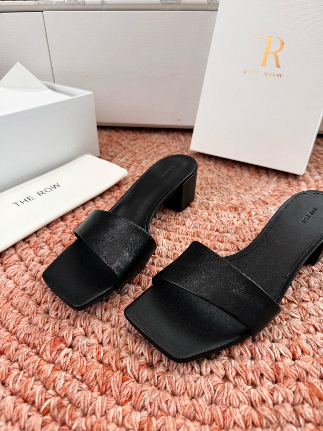 🌾所见即所得G213代购级别the ro*拖鞋凉鞋一定要收了它 有一丢高级又简约的感觉其实除了好看以外它