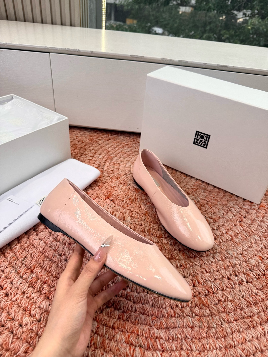 🌾G213TOTEM*26ss早春新款经典后空玛丽珍单鞋一眼沦陷的北欧极简设计，将TOTEME的清冷高级