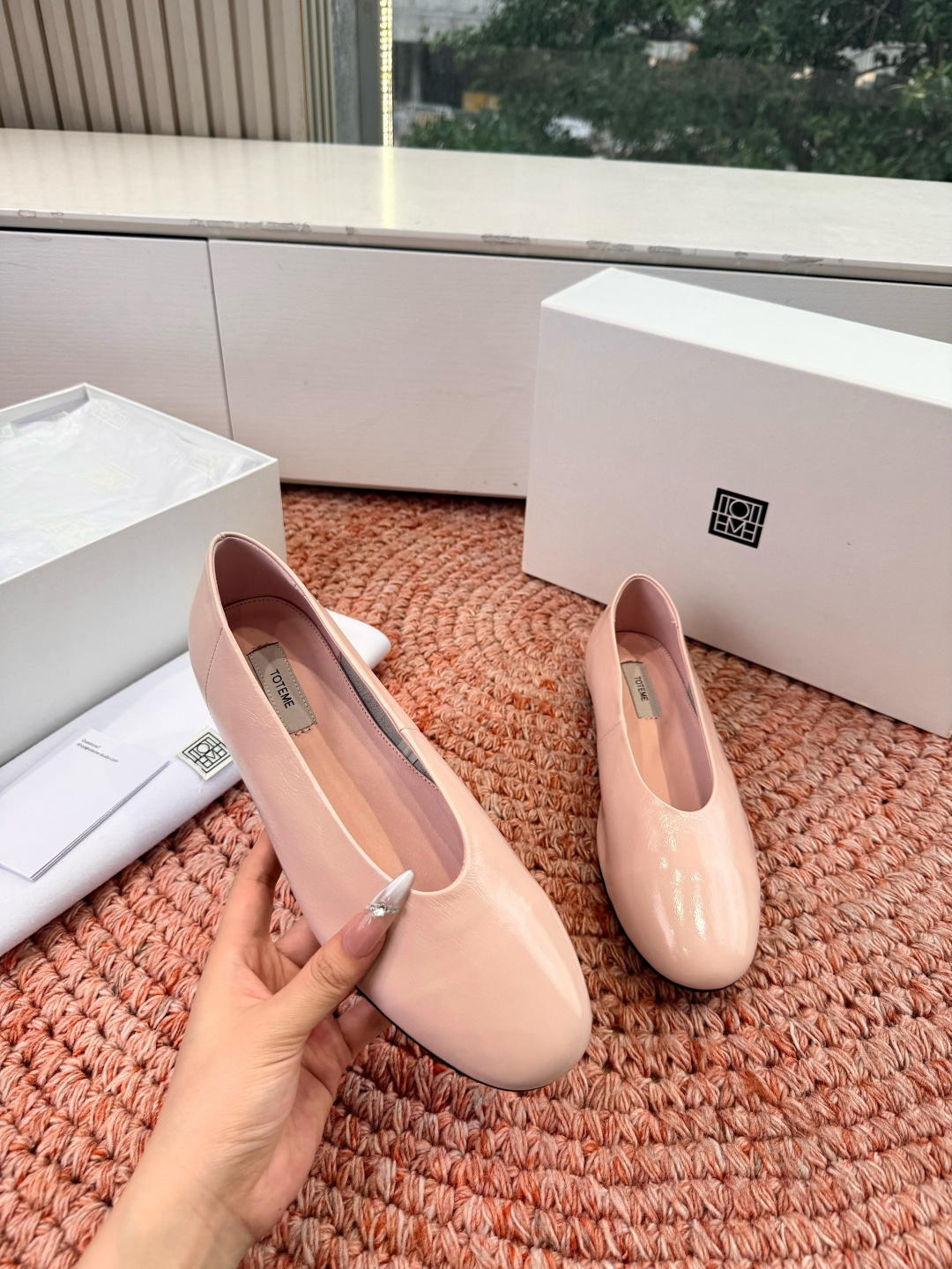 🌾G213TOTEM*26ss早春新款经典后空玛丽珍单鞋一眼沦陷的北欧极简设计，将TOTEME的清冷高级