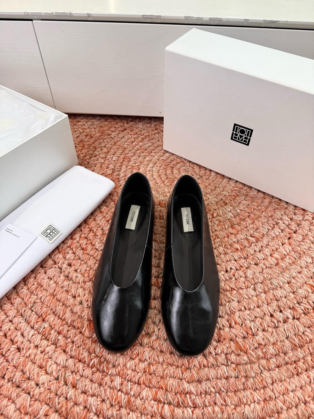 🌾G213TOTEM*26ss早春新款经典后空玛丽珍单鞋一眼沦陷的北欧极简设计，将TOTEME的清冷高级