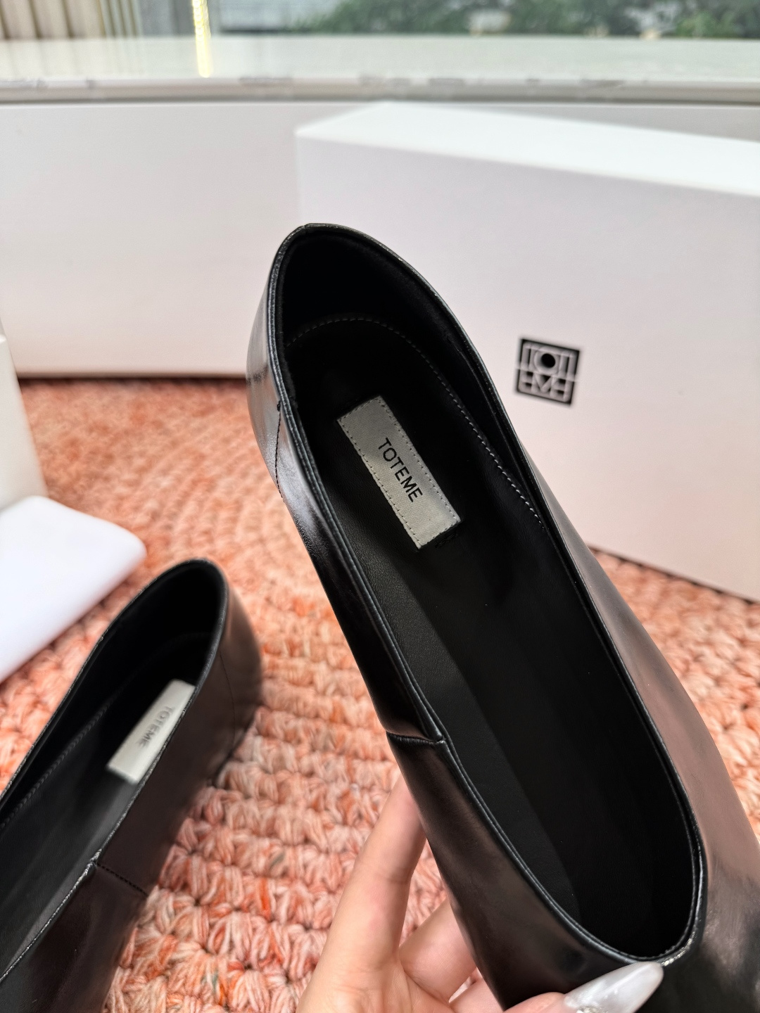 🌾G213TOTEM*26ss早春新款经典后空玛丽珍单鞋一眼沦陷的北欧极简设计，将TOTEME的清冷高级