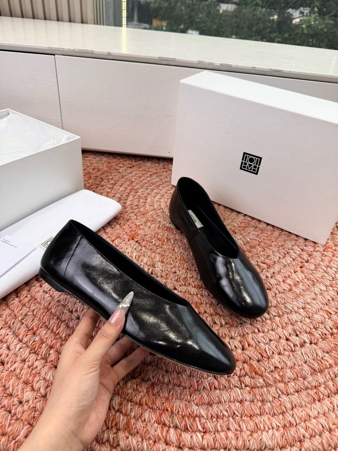 🌾G213TOTEM*26ss早春新款经典后空玛丽珍单鞋一眼沦陷的北欧极简设计，将TOTEME的清冷高级