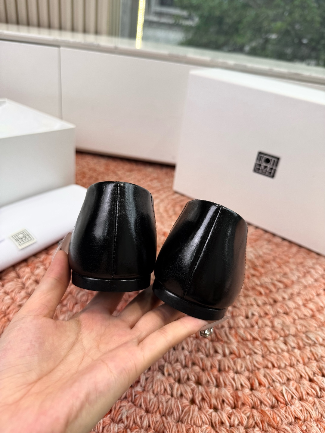 🌾G213TOTEM*26ss早春新款经典后空玛丽珍单鞋一眼沦陷的北欧极简设计，将TOTEME的清冷高级