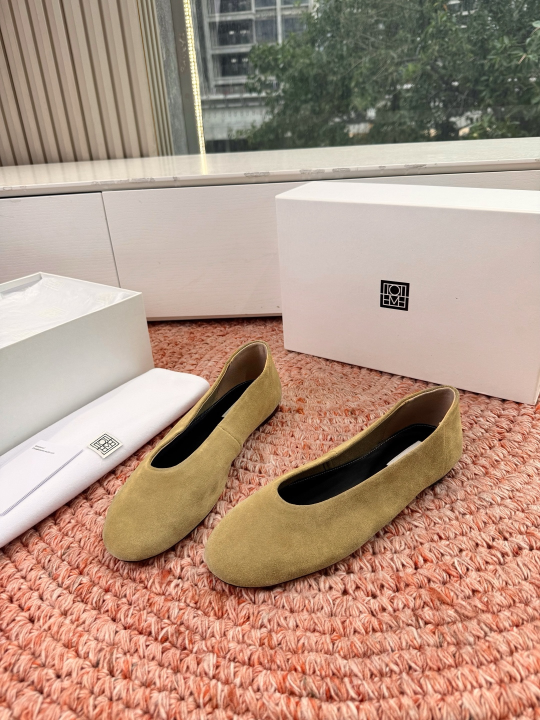 🌾G213TOTEM*26ss早春新款经典后空玛丽珍单鞋一眼沦陷的北欧极简设计，将TOTEME的清冷高级