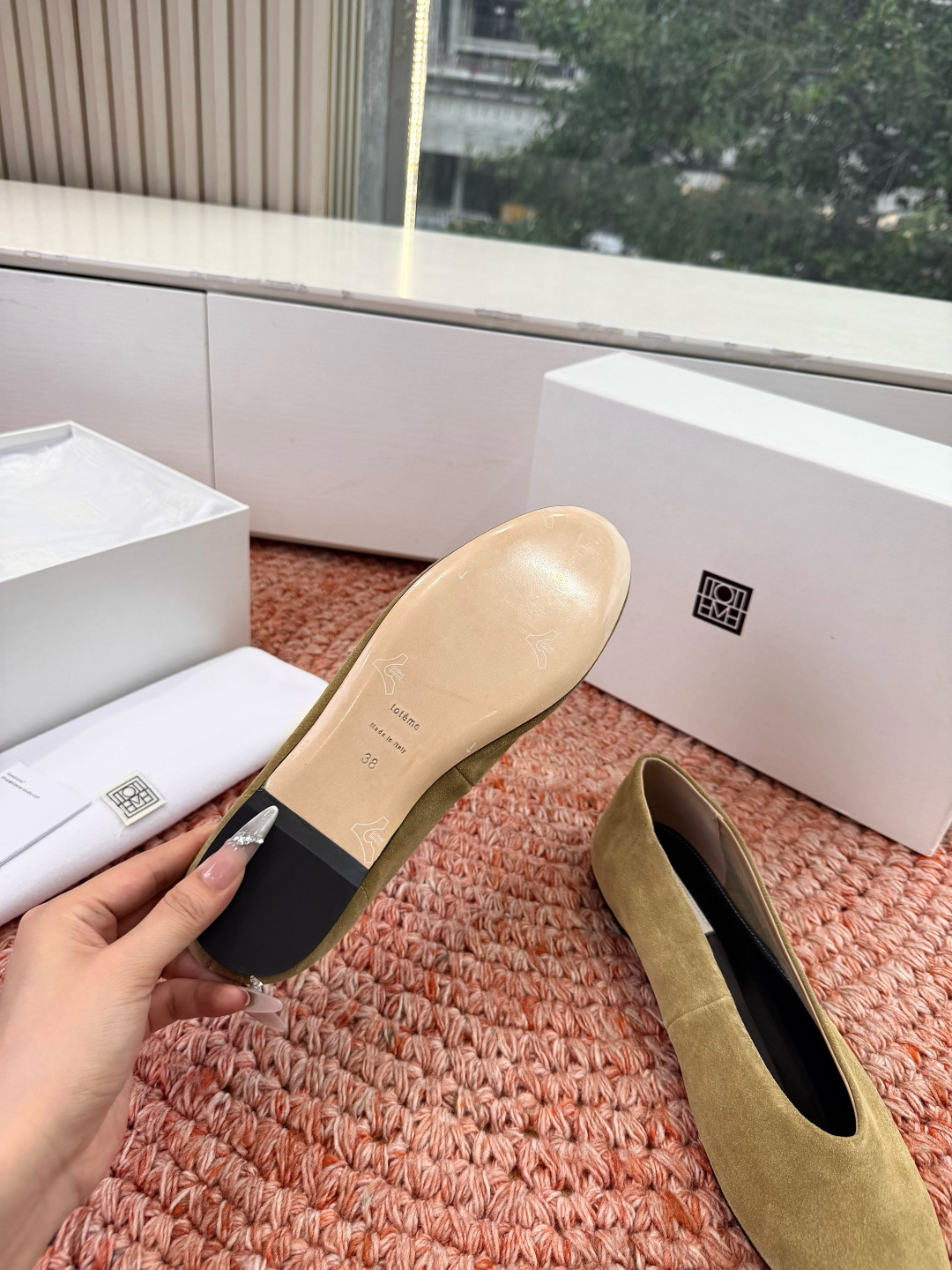 🌾G213TOTEM*26ss早春新款经典后空玛丽珍单鞋一眼沦陷的北欧极简设计，将TOTEME的清冷高级