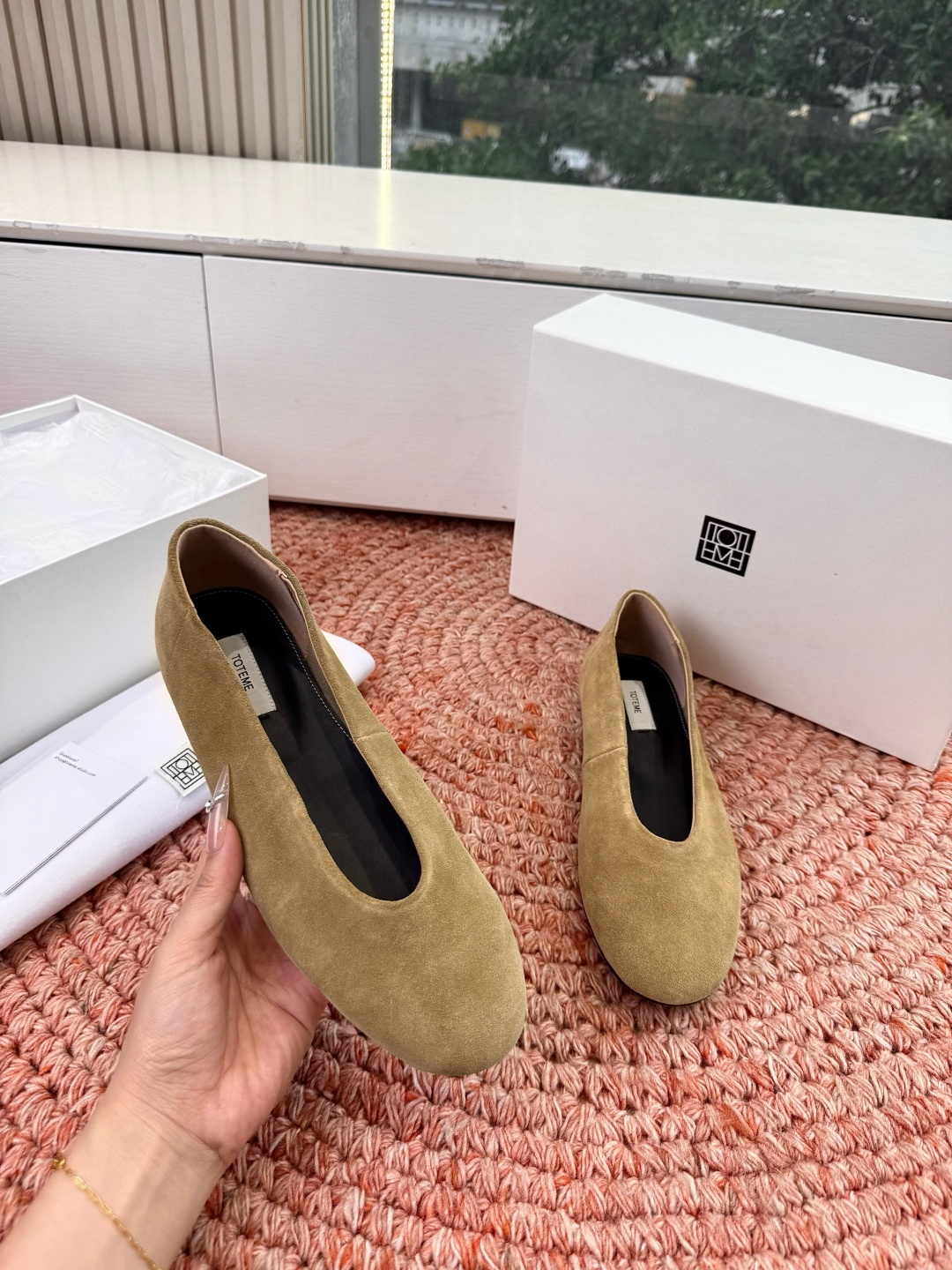 🌾G213TOTEM*26ss早春新款经典后空玛丽珍单鞋一眼沦陷的北欧极简设计，将TOTEME的清冷高级