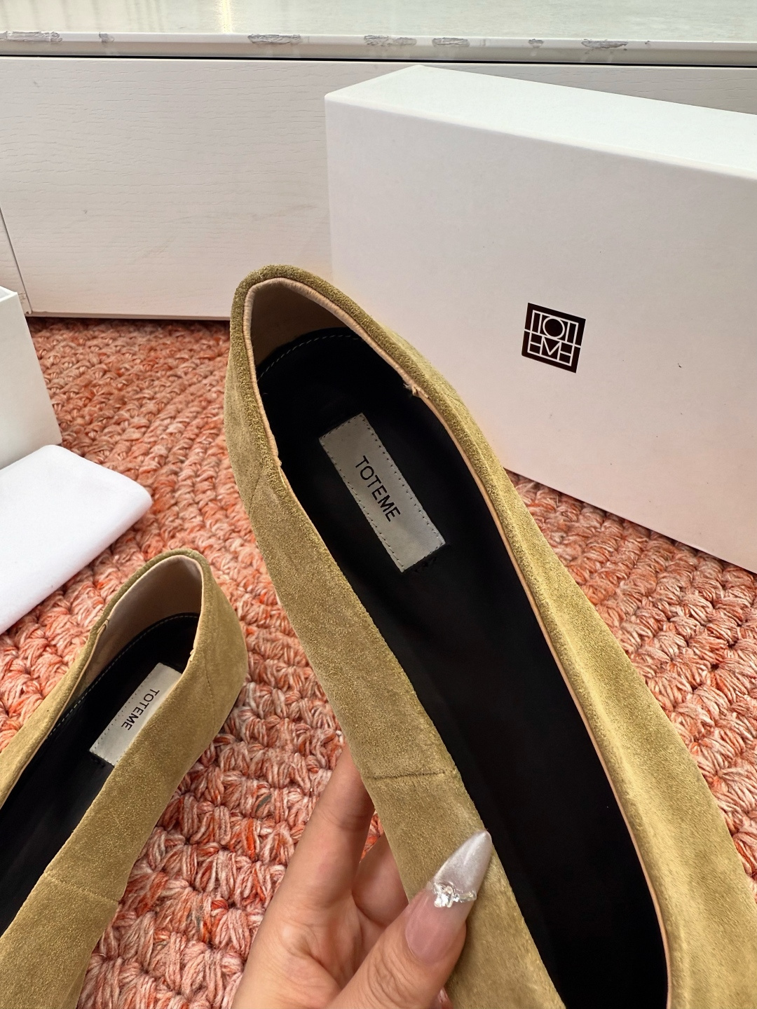 🌾G213TOTEM*26ss早春新款经典后空玛丽珍单鞋一眼沦陷的北欧极简设计，将TOTEME的清冷高级