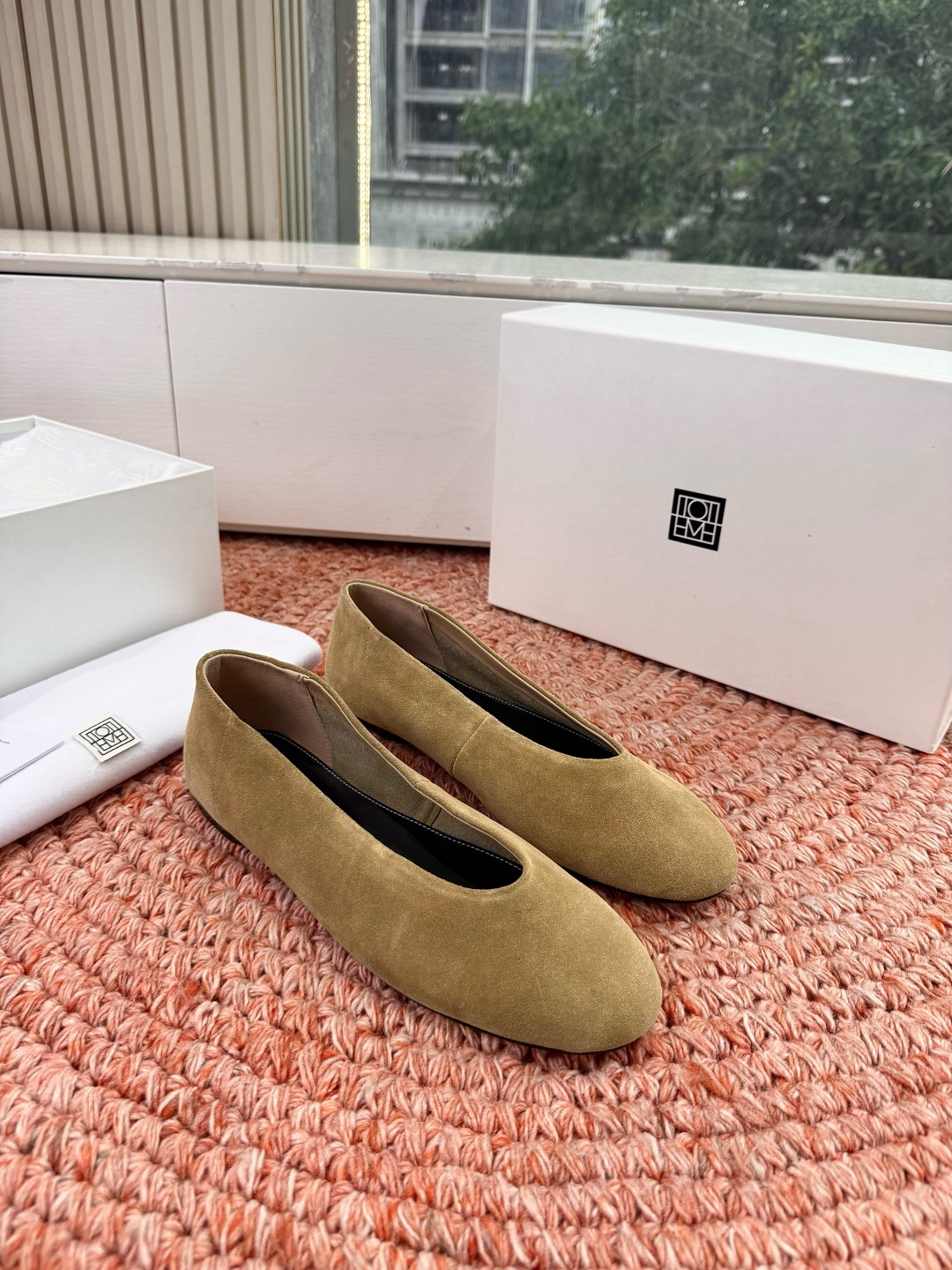🌾G213TOTEM*26ss早春新款经典后空玛丽珍单鞋一眼沦陷的北欧极简设计，将TOTEME的清冷高级