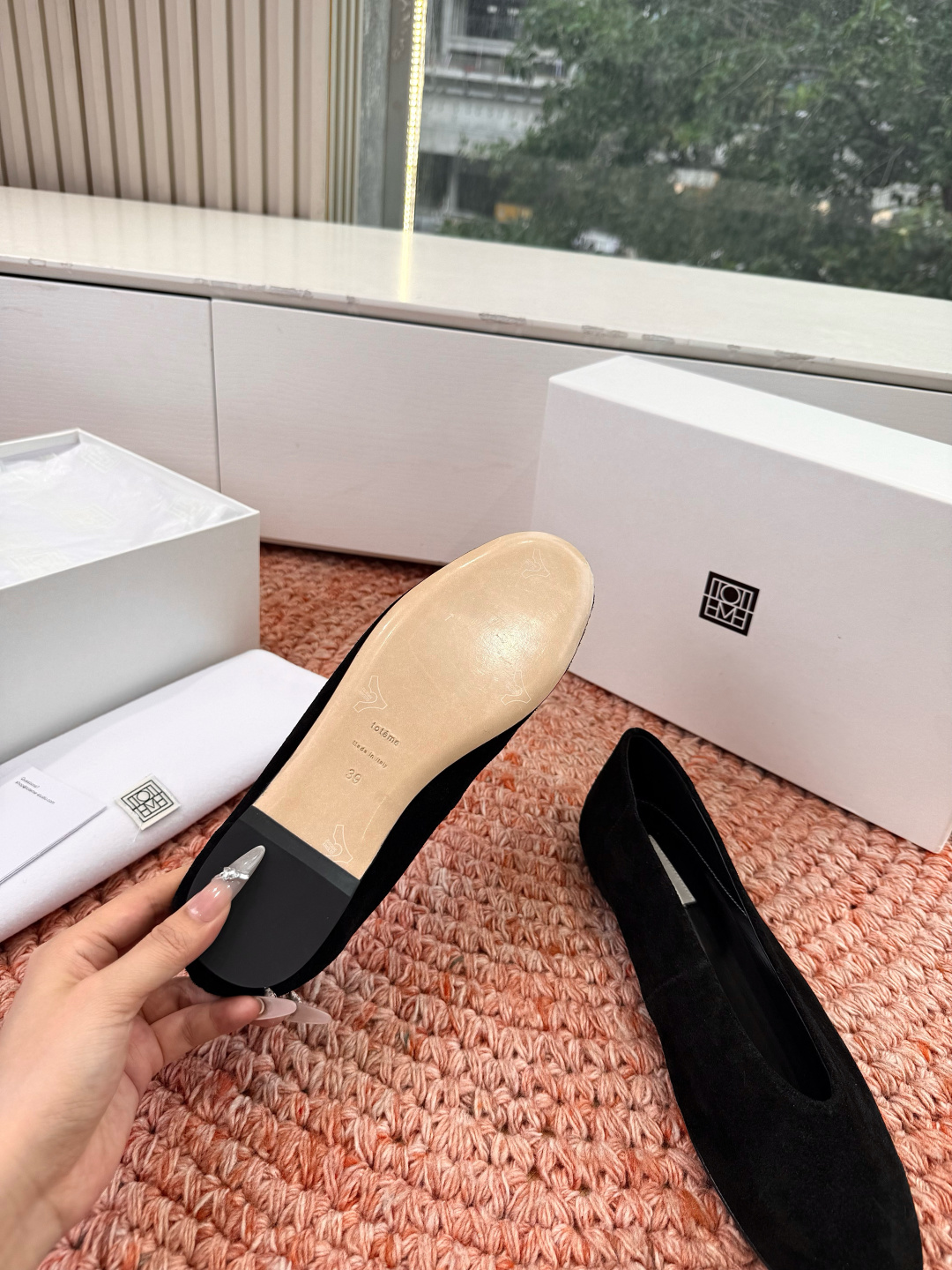 🌾G213TOTEM*26ss早春新款经典后空玛丽珍单鞋一眼沦陷的北欧极简设计，将TOTEME的清冷高级