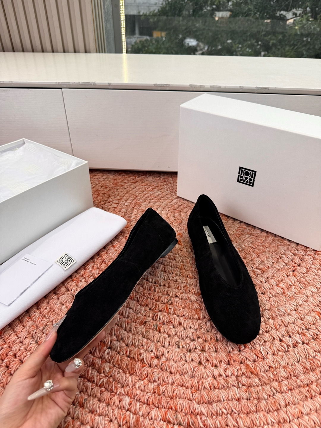 🌾G213TOTEM*26ss早春新款经典后空玛丽珍单鞋一眼沦陷的北欧极简设计，将TOTEME的清冷高级