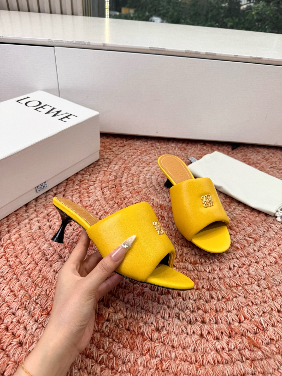 🌾G042顶级品质LOEWE 罗意威 法式复古感的拖鞋来啦！✔️饰以Anagram Pebble标志性元