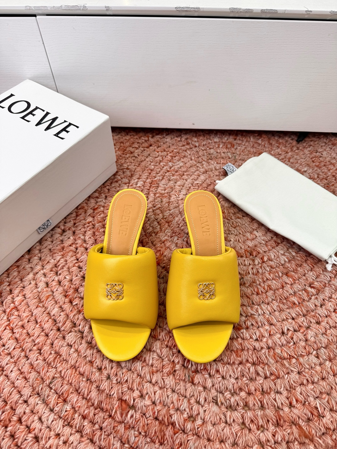 🌾G042顶级品质LOEWE 罗意威 法式复古感的拖鞋来啦！✔️饰以Anagram Pebble标志性元