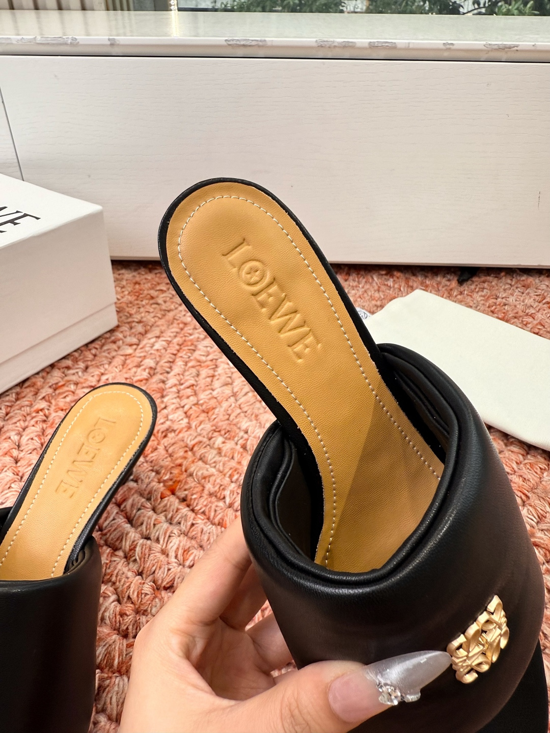 🌾G042顶级品质LOEWE 罗意威 法式复古感的拖鞋来啦！✔️饰以Anagram Pebble标志性元